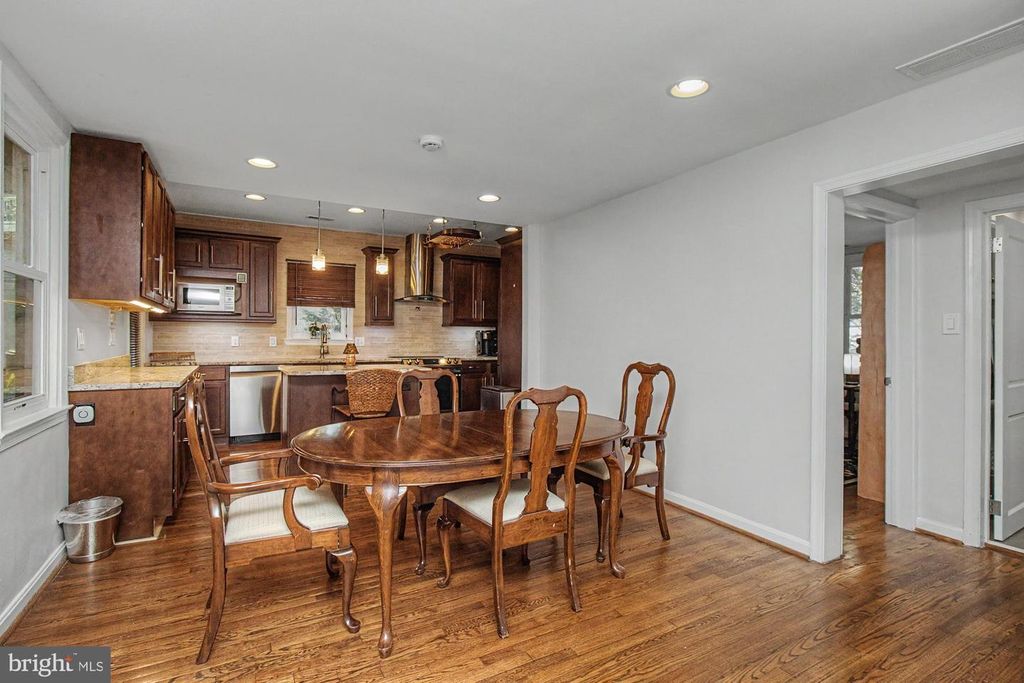 Image 18 of property listing at 9951 HILLTOP DR, Baltimore, MD 21234