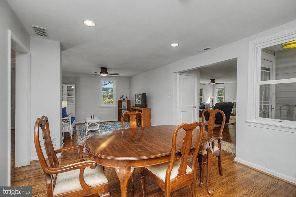 Image 21 of property listing at 9951 HILLTOP DR, Baltimore, MD 21234