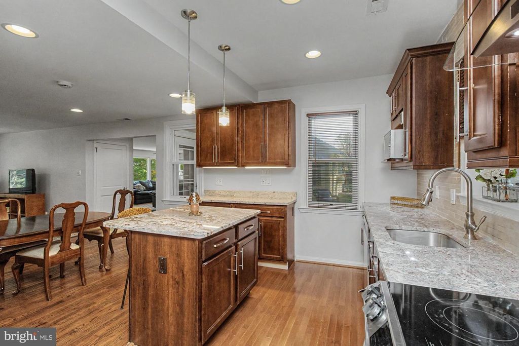 Image 24 of property listing at 9951 HILLTOP DR, Baltimore, MD 21234