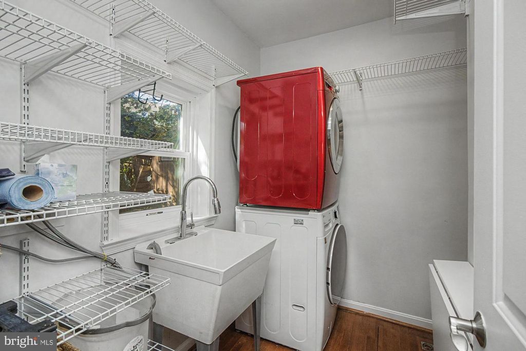 Image 25 of property listing at 9951 HILLTOP DR, Baltimore, MD 21234