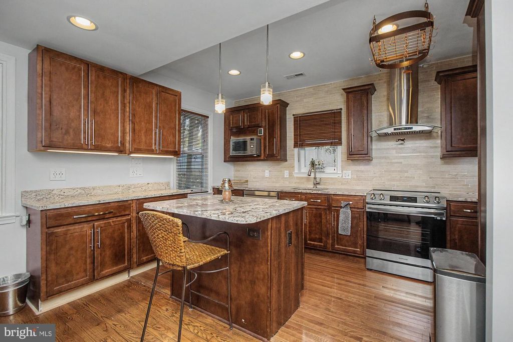 Image 26 of property listing at 9951 HILLTOP DR, Baltimore, MD 21234