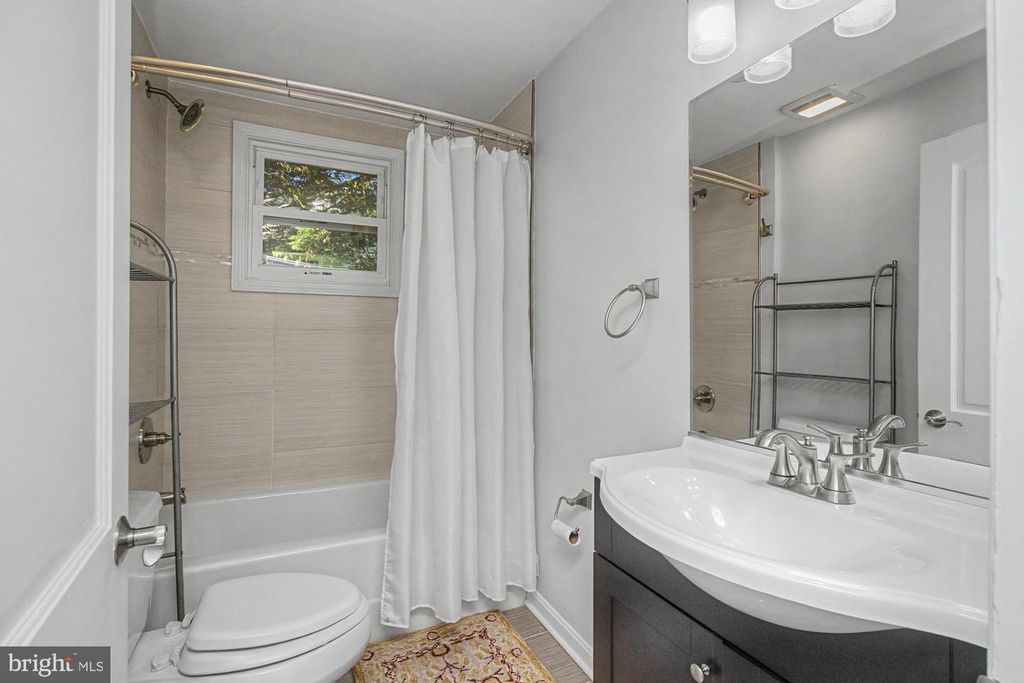 Image 27 of property listing at 9951 HILLTOP DR, Baltimore, MD 21234