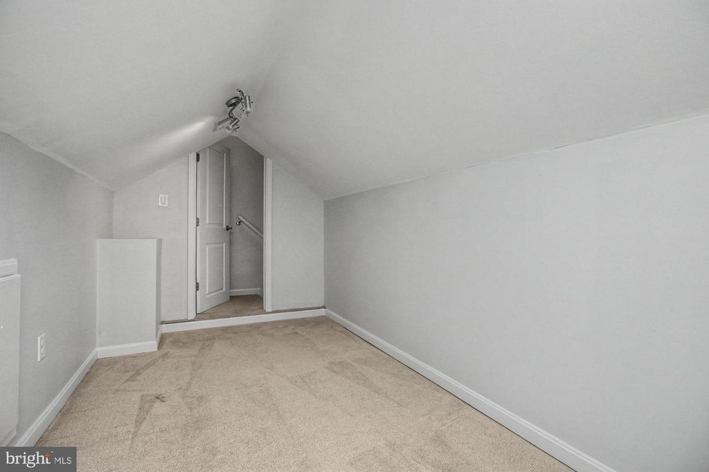 Image 34 of property listing at 9951 HILLTOP DR, Baltimore, MD 21234