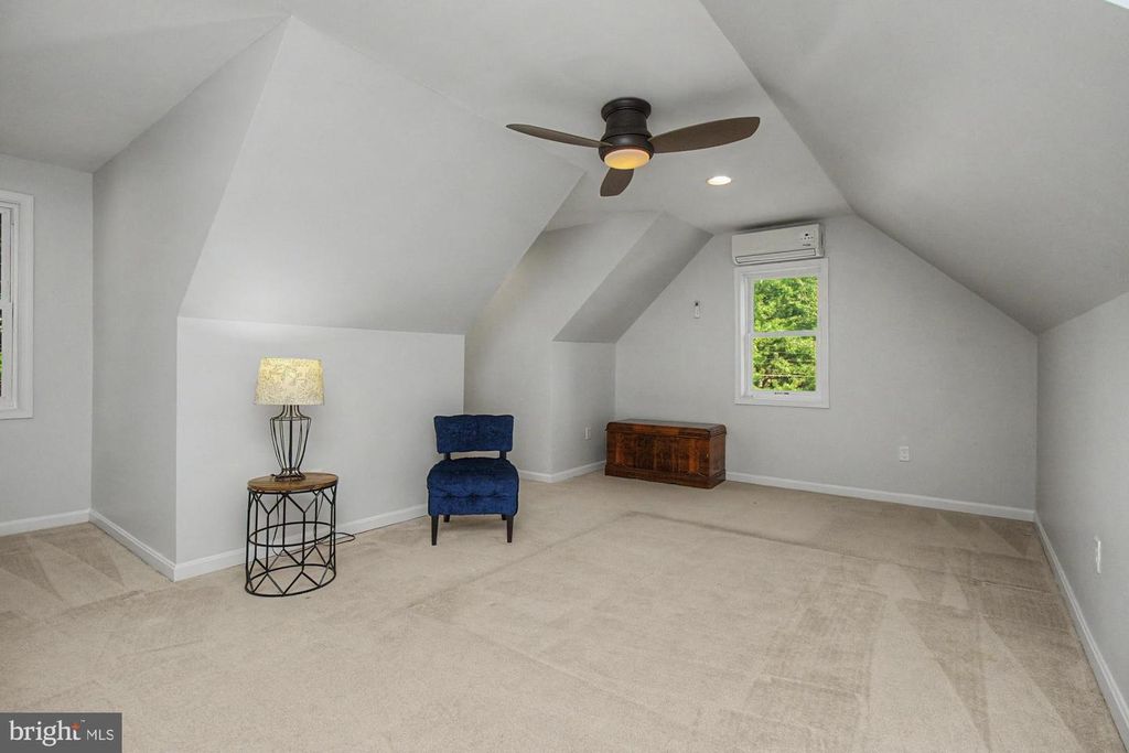 Image 35 of property listing at 9951 HILLTOP DR, Baltimore, MD 21234