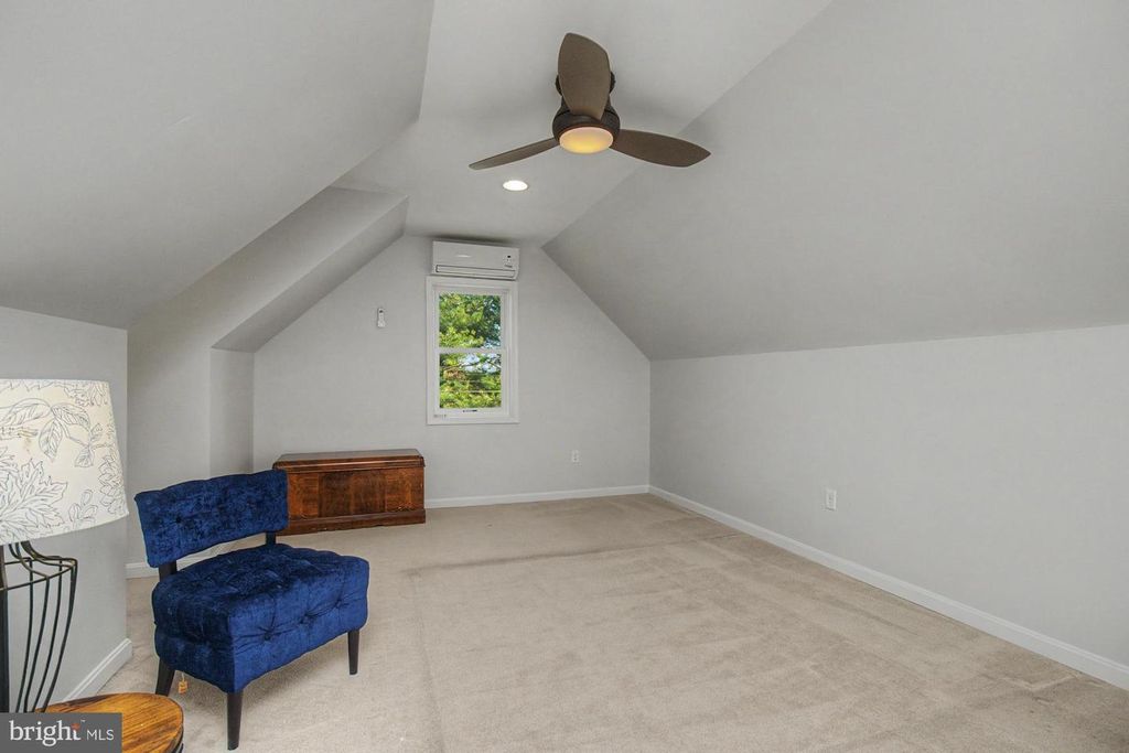 Image 36 of property listing at 9951 HILLTOP DR, Baltimore, MD 21234