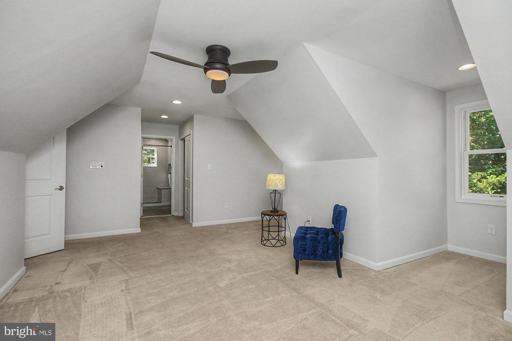 Image 37 of property listing at 9951 HILLTOP DR, Baltimore, MD 21234