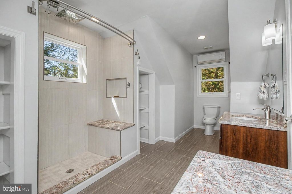 Image 40 of property listing at 9951 HILLTOP DR, Baltimore, MD 21234