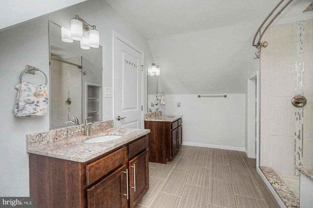 Image 41 of property listing at 9951 HILLTOP DR, Baltimore, MD 21234