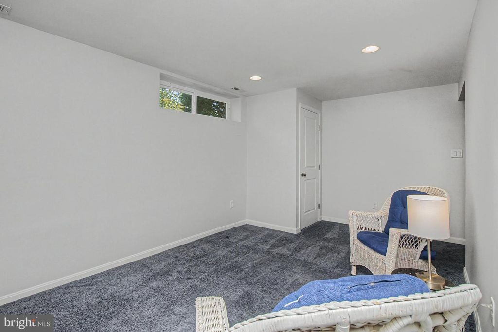 Image 43 of property listing at 9951 HILLTOP DR, Baltimore, MD 21234