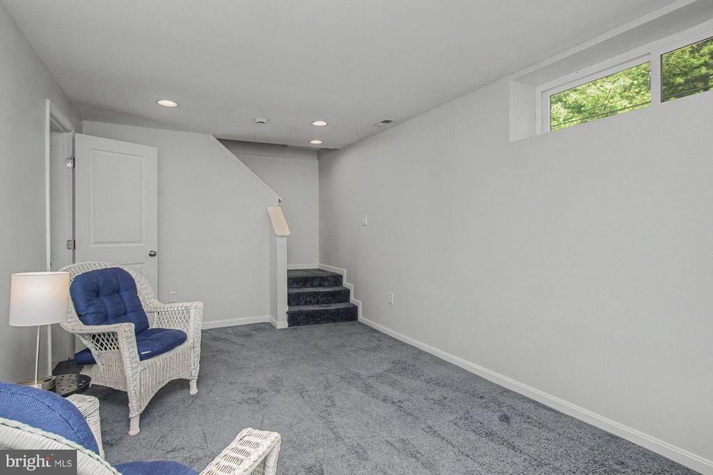 Image 44 of property listing at 9951 HILLTOP DR, Baltimore, MD 21234