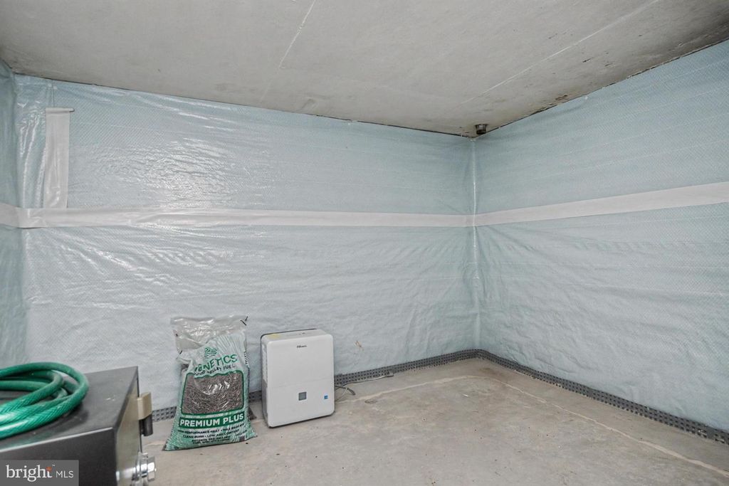 Image 51 of property listing at 9951 HILLTOP DR, Baltimore, MD 21234