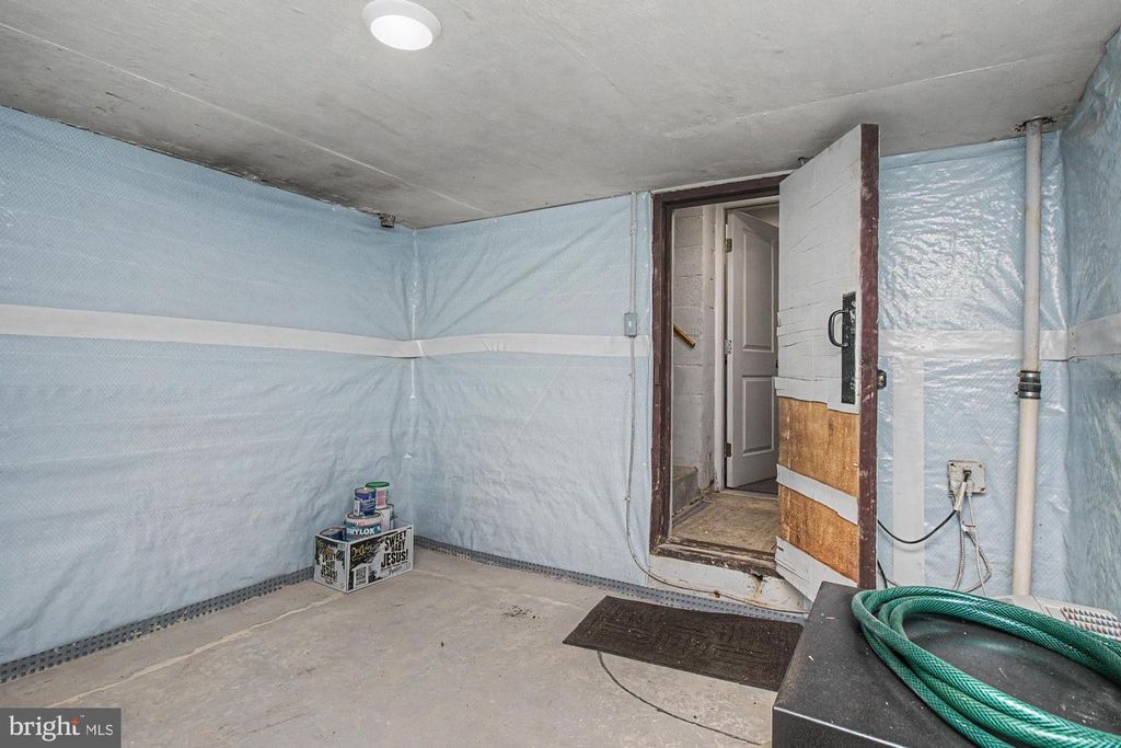 Image 52 of property listing at 9951 HILLTOP DR, Baltimore, MD 21234