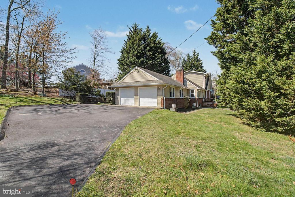 Image 53 of property listing at 9951 HILLTOP DR, Baltimore, MD 21234