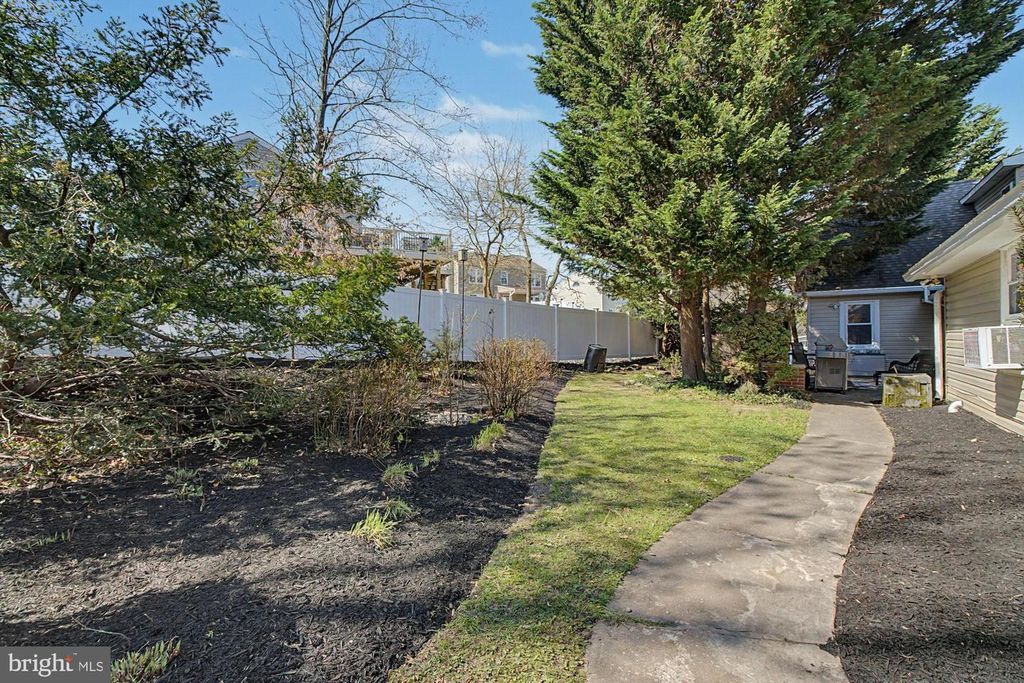 Image 55 of property listing at 9951 HILLTOP DR, Baltimore, MD 21234