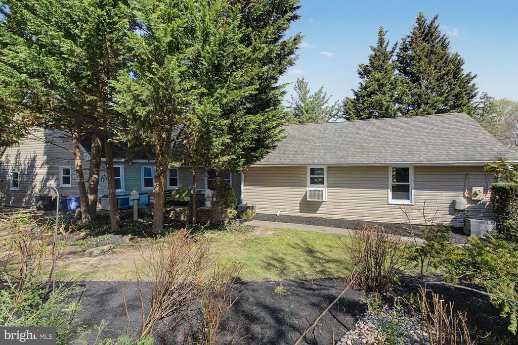 Image 56 of property listing at 9951 HILLTOP DR, Baltimore, MD 21234