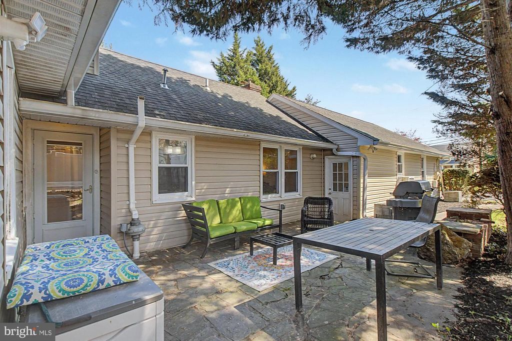 Image 59 of property listing at 9951 HILLTOP DR, Baltimore, MD 21234