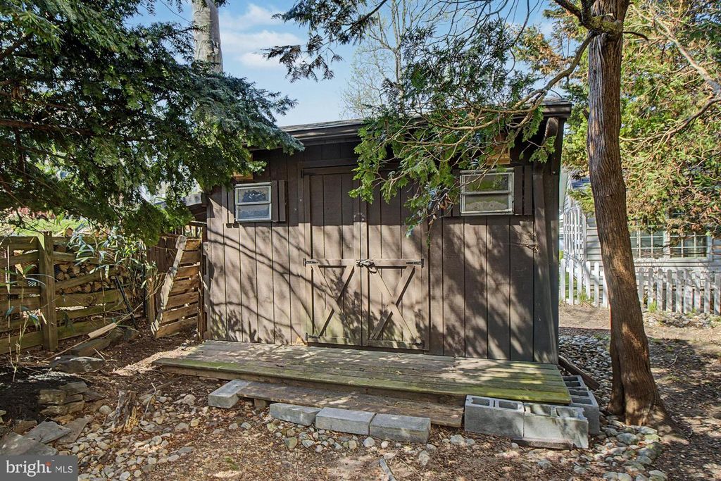 Image 61 of property listing at 9951 HILLTOP DR, Baltimore, MD 21234