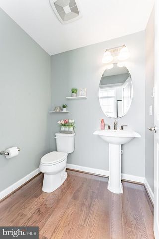 7921 CULLODEN CREST LN, Gainesville, VA 20155