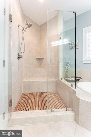 7921 CULLODEN CREST LN, Gainesville, VA 20155