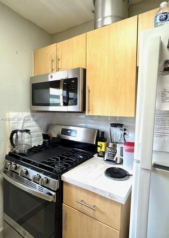 1655 W 44th Pl 211, Hialeah, FL 33012