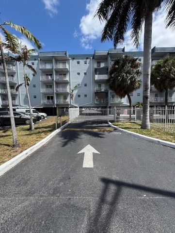1655 W 44th Pl 211, Hialeah, FL 33012