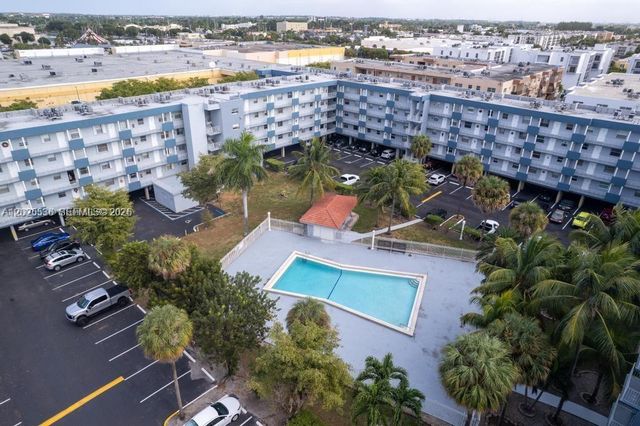 1655 W 44th Pl 211, Hialeah, FL 33012