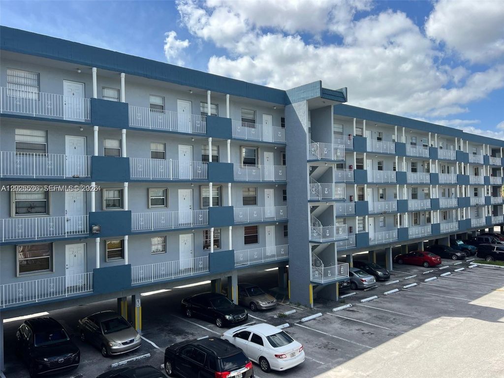 1655 W 44th Pl 211, Hialeah, FL 33012
