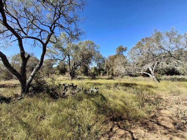 3160 Pettytown RD, Dale, TX 78616