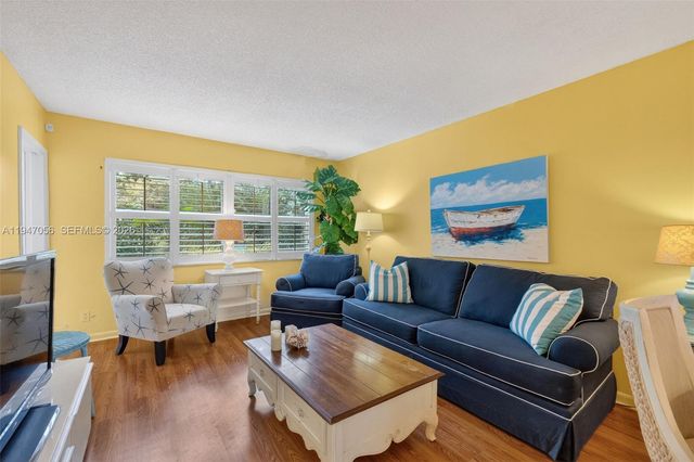 3431 NW 50th Ave 110, Lauderdale Lakes, FL 33319