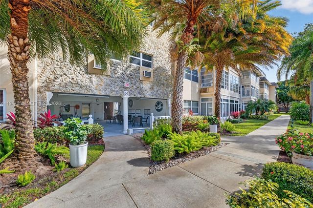 3431 NW 50th Ave 110, Lauderdale Lakes, FL 33319