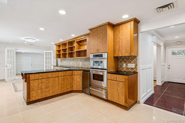 1 Fifty Acre Court, Saint James, NY 11780