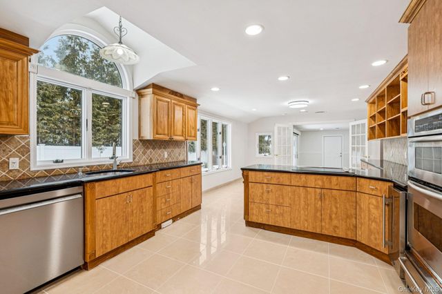 1 Fifty Acre Court, Saint James, NY 11780