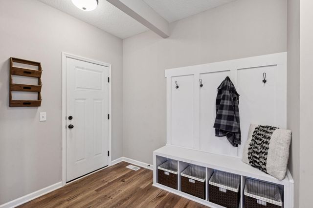 1049 Fabel Lane, Waconia, MN 55387
