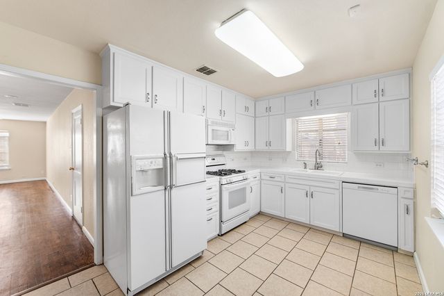 119 Ewing, San Antonio, TX 78201