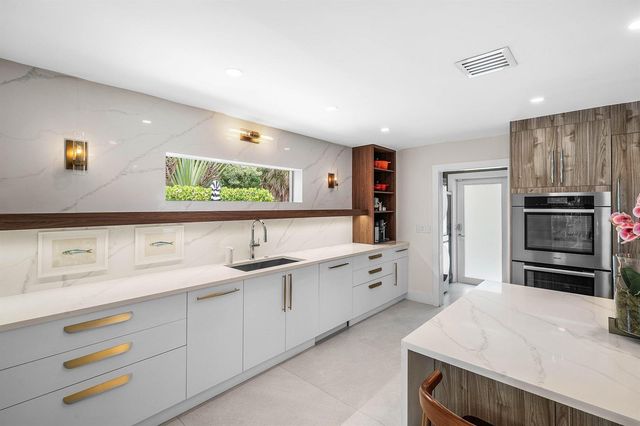 3481 NE 18th Avenue, Oakland Park, FL 33306