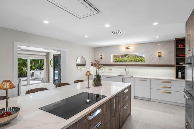3481 NE 18th Avenue, Oakland Park, FL 33306