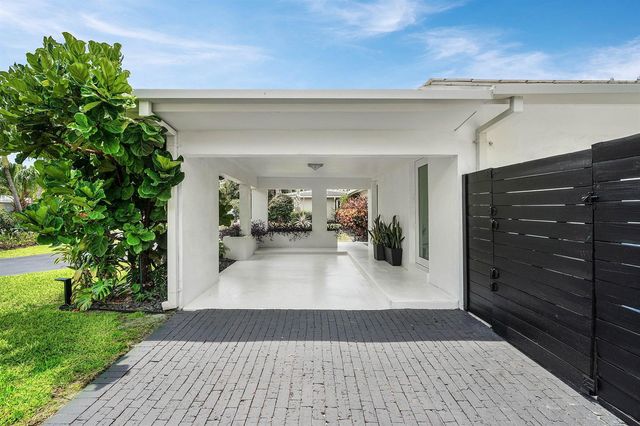 3481 NE 18th Avenue, Oakland Park, FL 33306