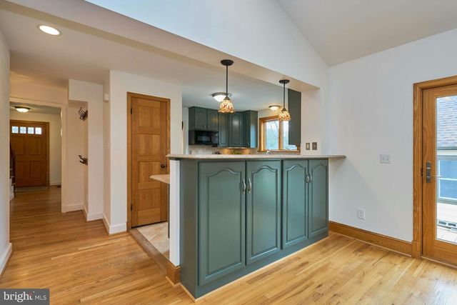 6586 BRADDOCK RD, Alexandria, VA 22312