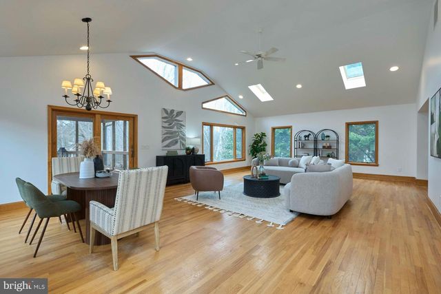 6586 BRADDOCK RD, Alexandria, VA 22312