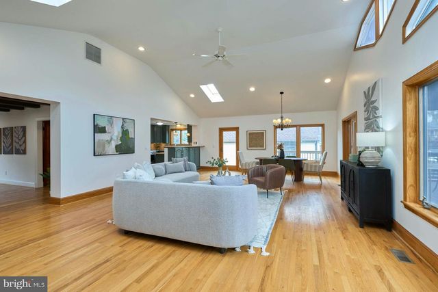 6586 BRADDOCK RD, Alexandria, VA 22312