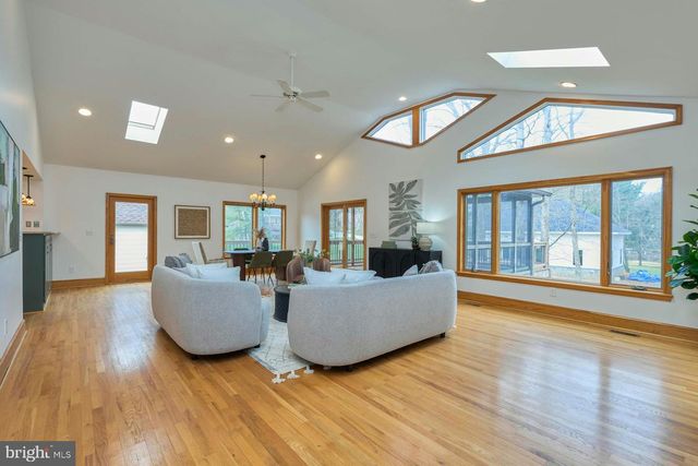 6586 BRADDOCK RD, Alexandria, VA 22312