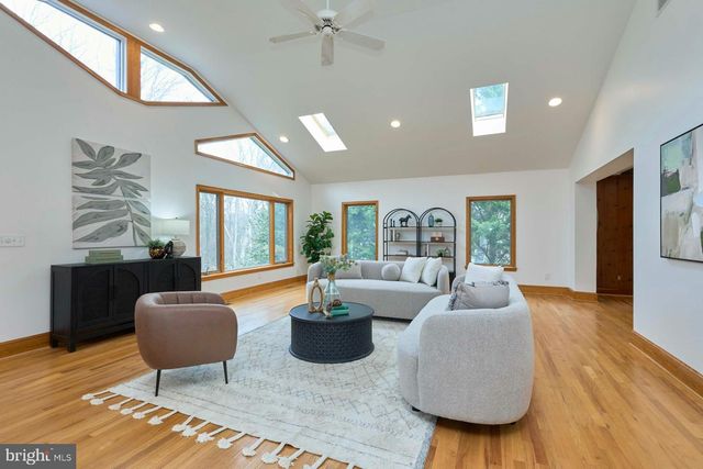 6586 BRADDOCK RD, Alexandria, VA 22312