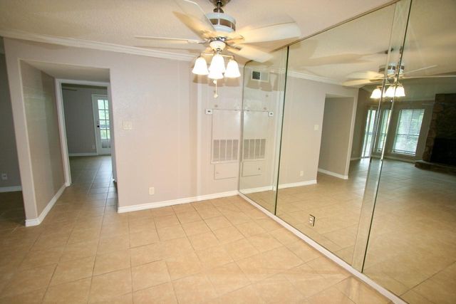 17401 Red Oak Drive 102, Houston, TX 77090