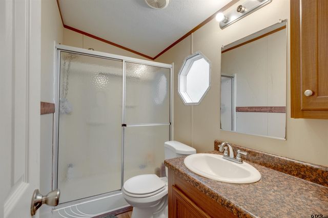 229 An County Road 385, Palestine, TX 75801