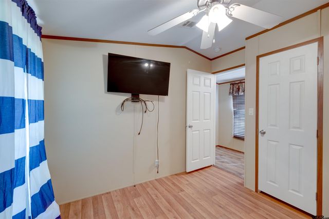 229 An County Road 385, Palestine, TX 75801