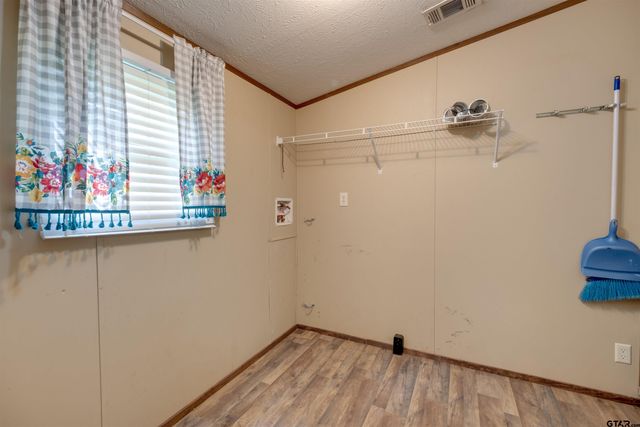 229 An County Road 385, Palestine, TX 75801