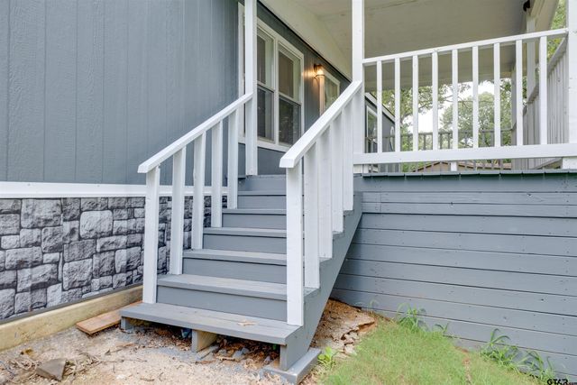 229 An County Road 385, Palestine, TX 75801