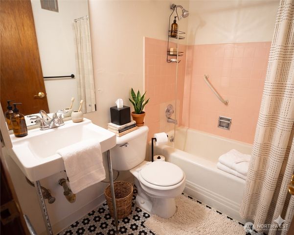 5319 Wilson Avenue S, Seattle, WA 98118