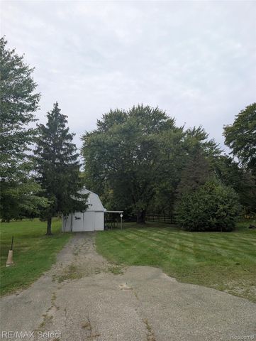1056 Adams Road, Burton, MI 48509