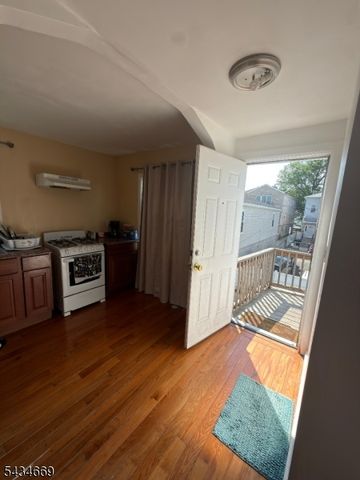 86 Oraton St, Newark City, NJ 07104